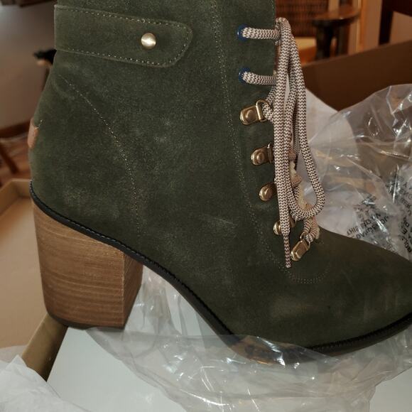 DR SCHOLLS NWT WOMENS LONI SUEDE HEELED BOOTS